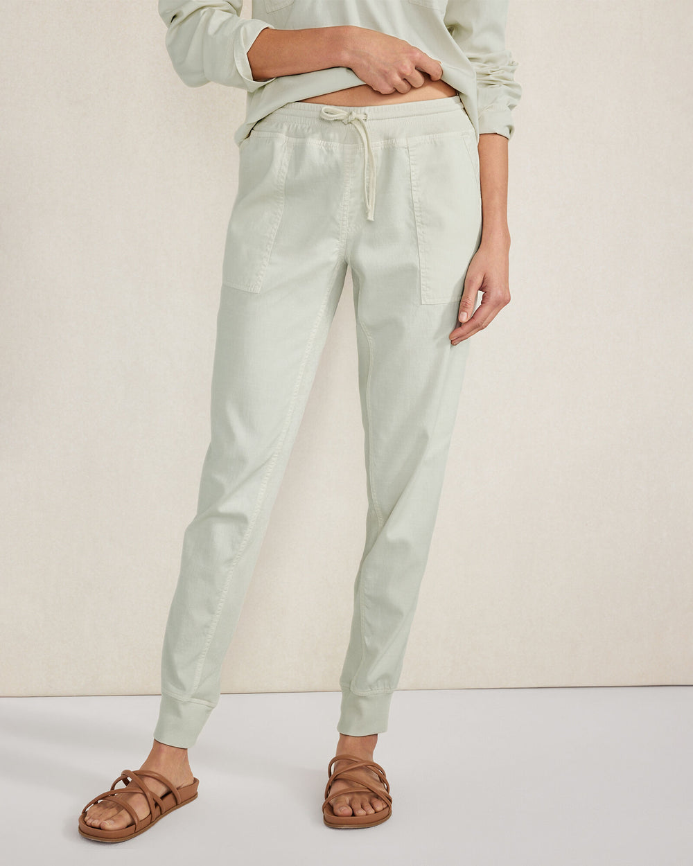 GARMENT DYE CARIBOU|GARMENT DYE FULL MOON|GARMENT DYE PIGNOLI|MINERAL|BIRCH THE EFFORTLESS TWILL JOGGER | Talbots online