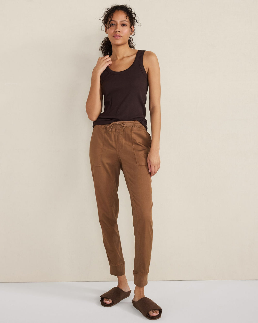 GARMENT DYE CARIBOU|GARMENT DYE FULL MOON|GARMENT DYE PIGNOLI|MINERAL|BIRCH THE EFFORTLESS TWILL JOGGER | Talbots online