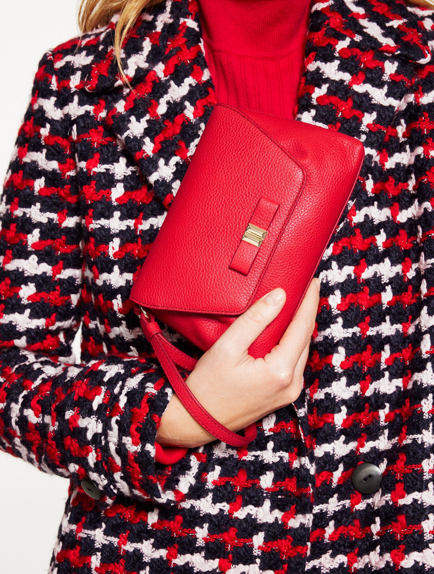 BLACK|RED POP PEBBLE LEATHER WRISTLET | Talbots discount