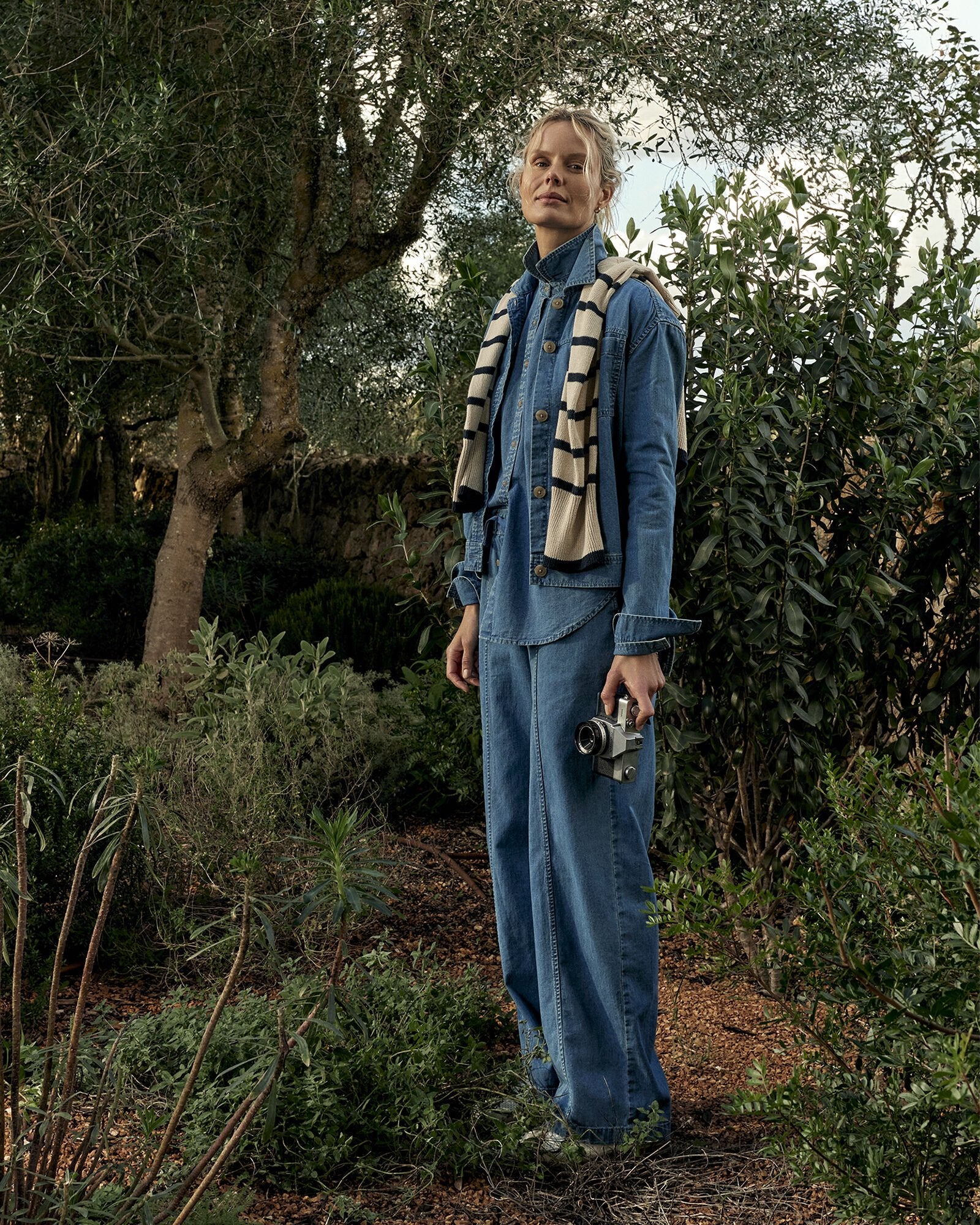INDIGO WASH ORGANIC COTTON DENIM BARREL LEG PANTS | Talbots outlet